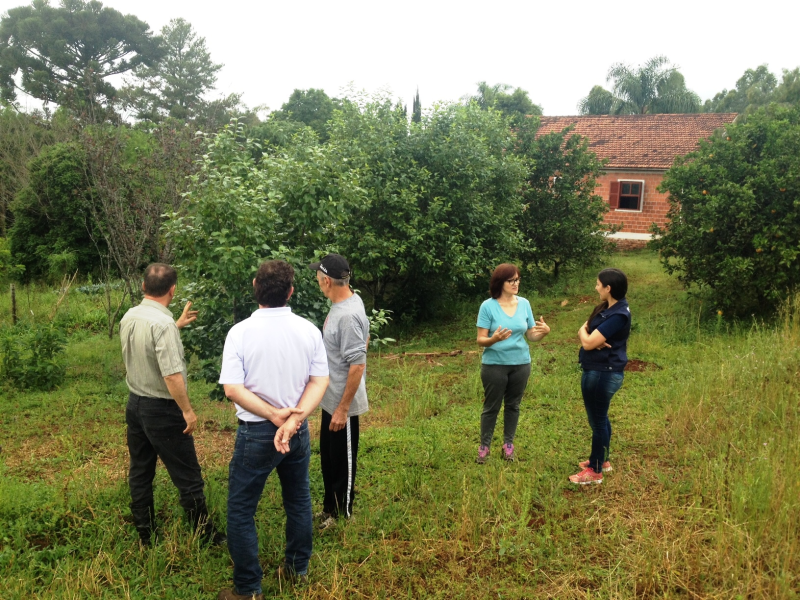 TÉCNICOS DA EMATER/RS-ASCAR REALIZAM ROTEIRO DE VISITAS A PRODUTORES DE FRU