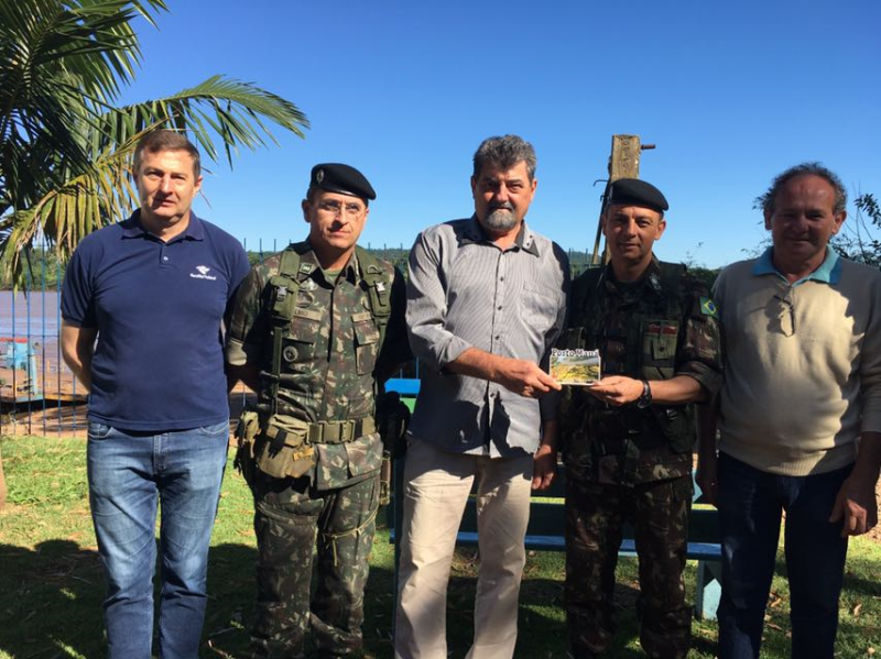 Porto Mauá recebe visita do General do Exercito