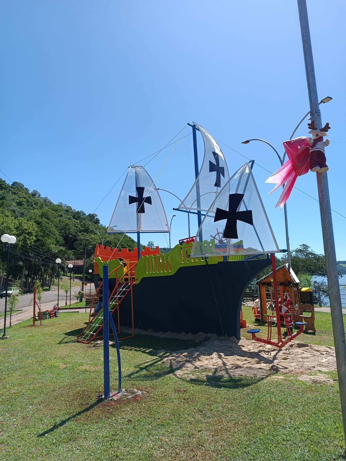 ADIADA A REINSTALAÇÃO DO PLAYGROUND NA ORLA