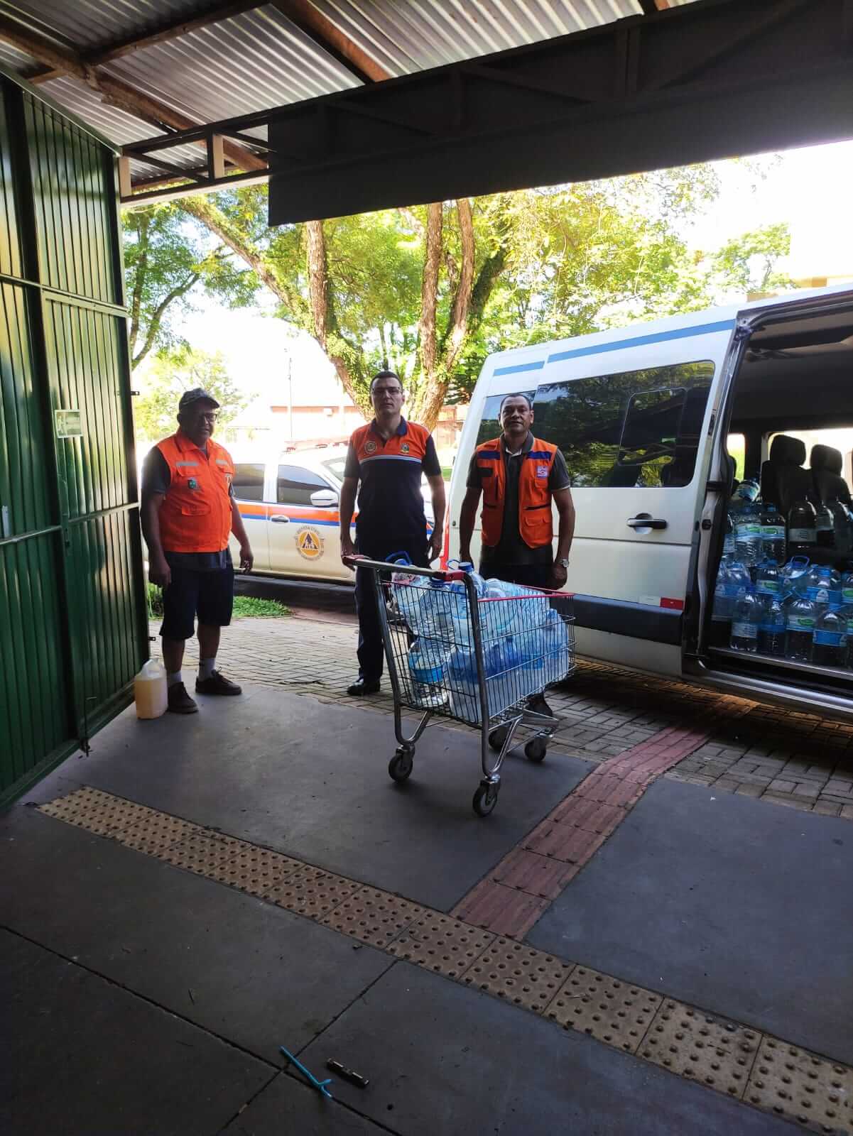 Defesa Civil Municipal age  no atendimento aos atingidos pela enchente do Rio Uruguai 