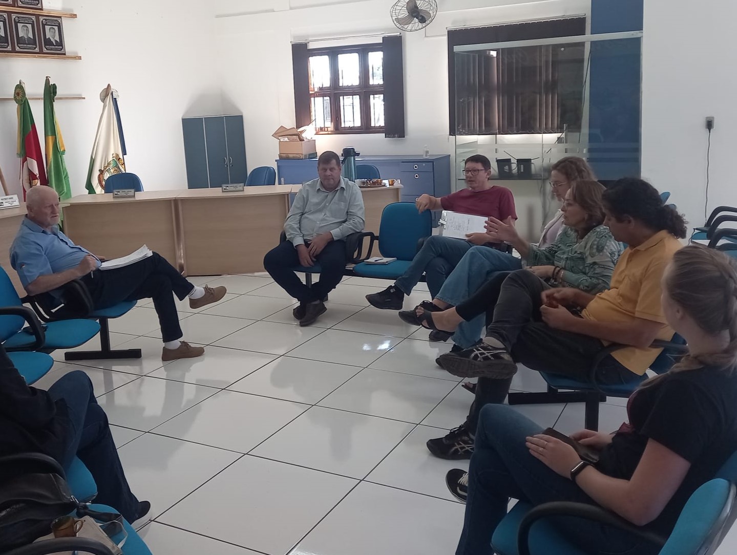 <p><strong>Administra&ccedil;&atilde;o realiza encaminhamentos com a Associa&ccedil;&atilde;o dos Moradores do Roncador</strong></p>