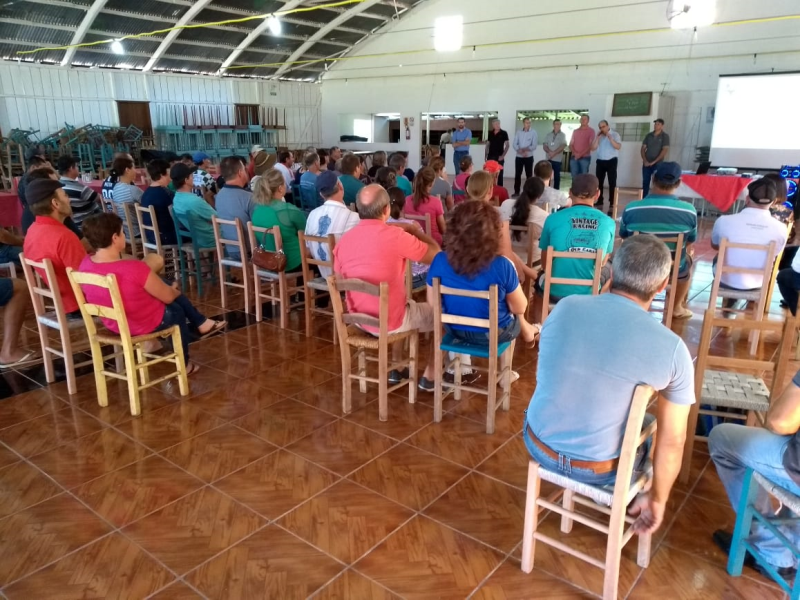 Realizado o 1º encontro municipal com produtores de leite 