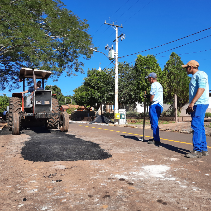 Prefeitura realiza manutenções em vias pavimentadas da cidade
