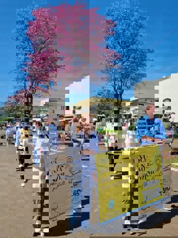 <p class="ds-markdown-paragraph"><strong>DESFILE C&Iacute;VICO E HOMENAGEM &Agrave; P&Aacute;TRIA</strong></p>