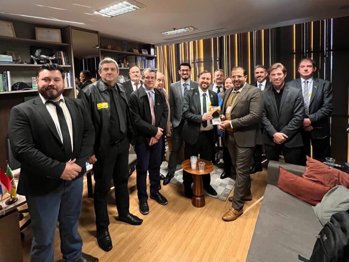 <strong>EM BRAS&Iacute;LIA, PREFEITO JAIME TAFFAREL INTEGRA COMITIVA DA AMUFRON EM BUSCA DE RECURSOS PARA PORTO VERA CRUZ</strong>