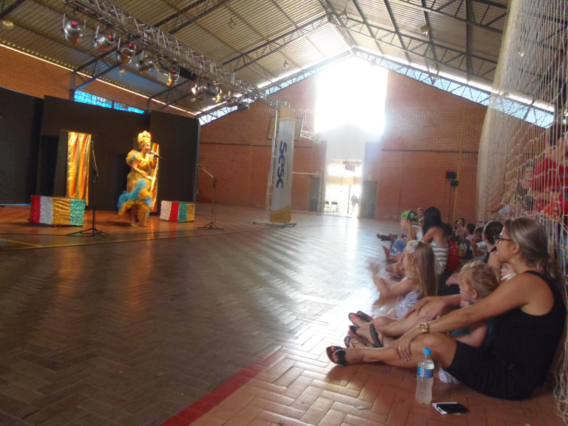 Espetáculo Teatral 'Abra a boca e feche os olhos' se apresenta no Porto