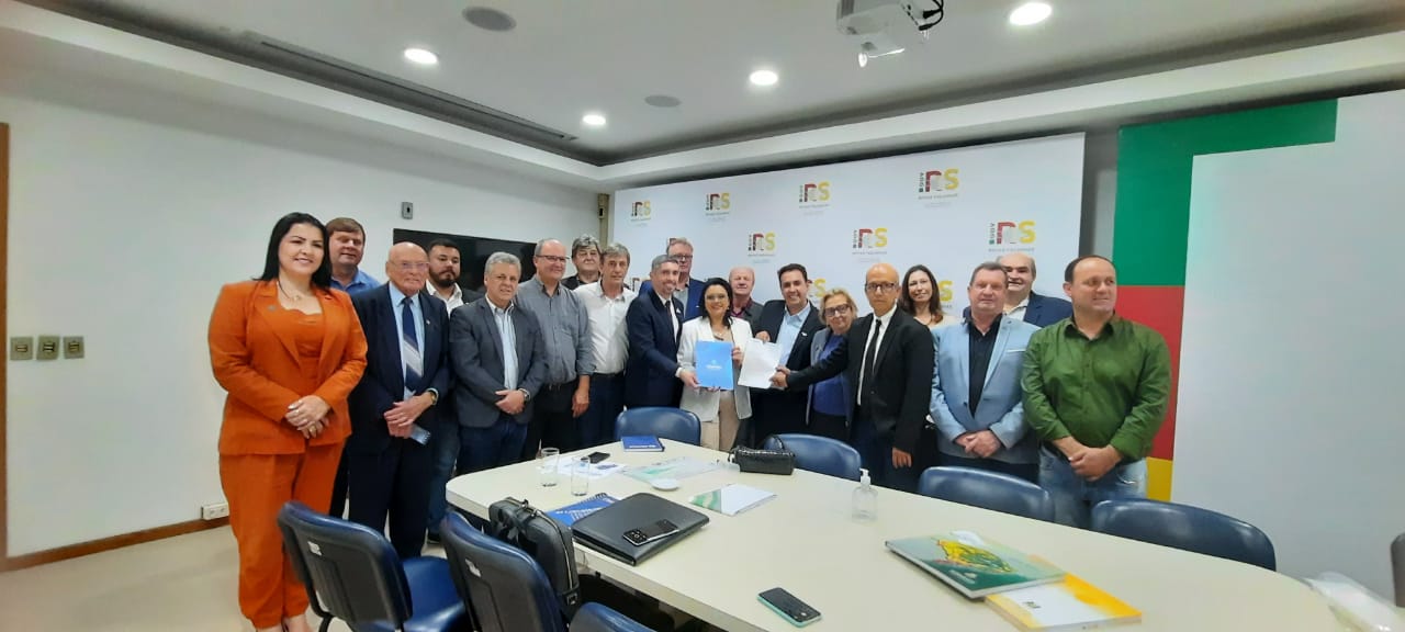 Comitiva de Prefeitos da região participou de reunião com a Secretária de Meio Ambiente e Presidente/Diretor Técnico da Fepam