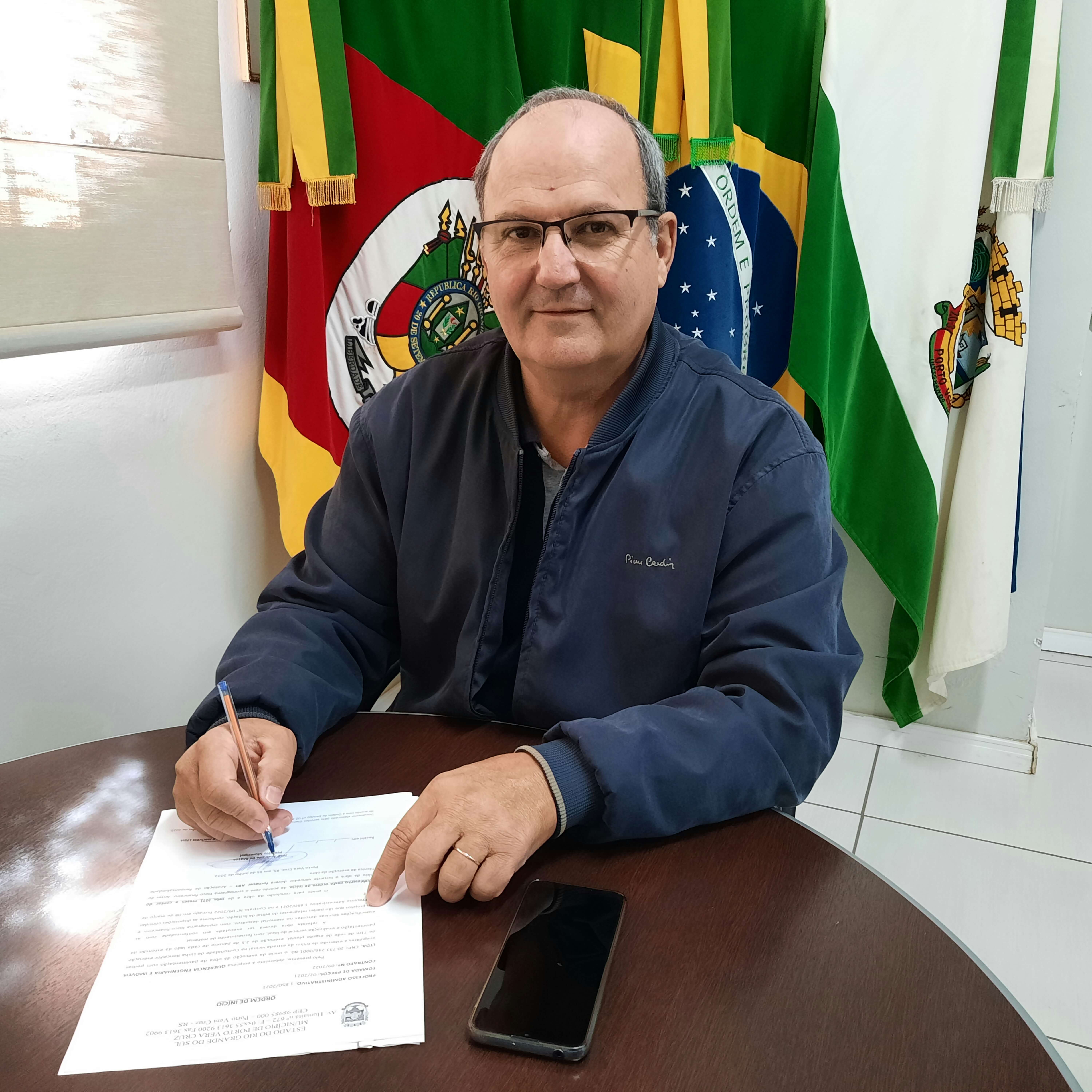 Assinada a ordem de início do calçamento em Linha Roncador