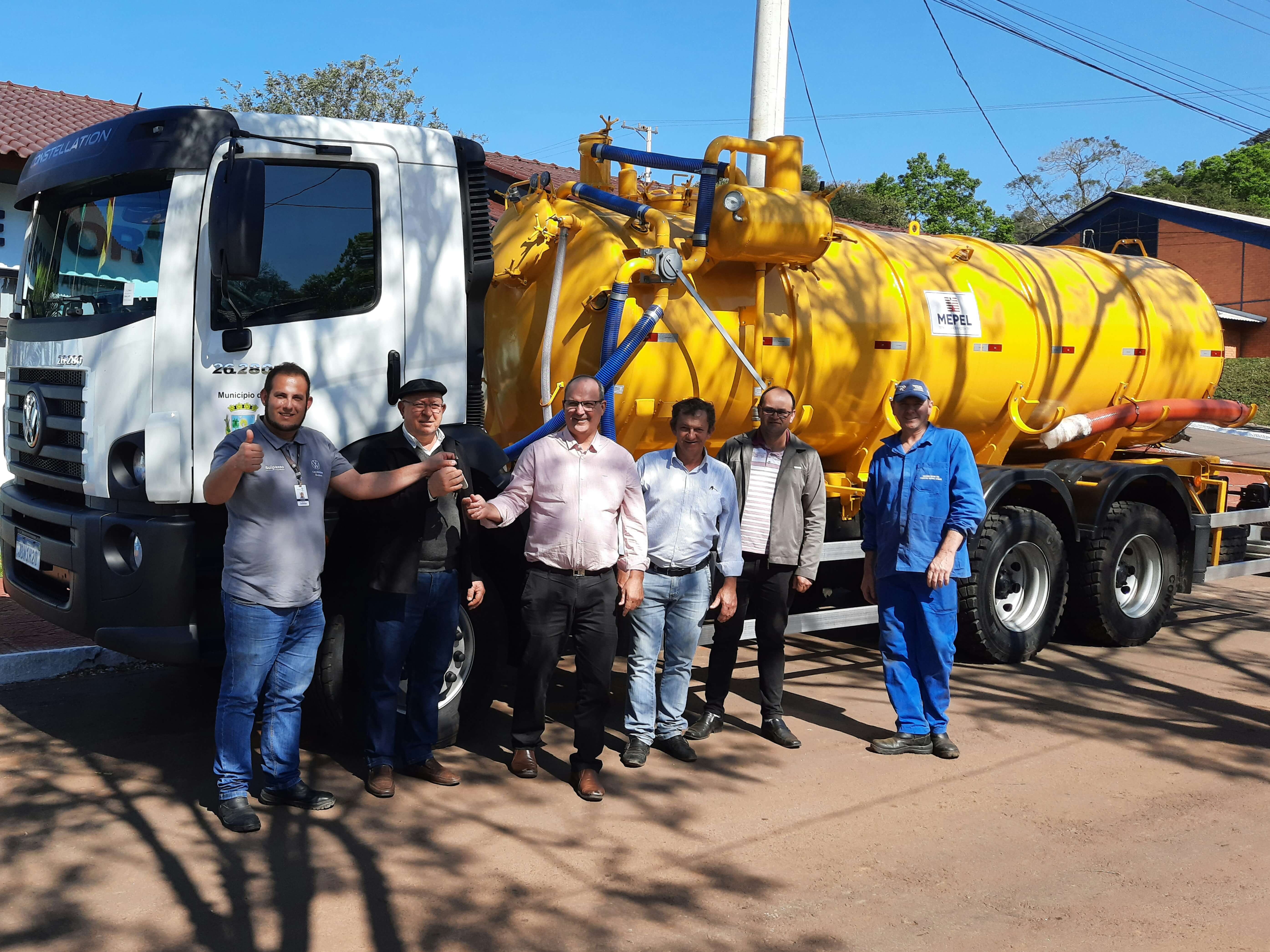 Porto Vera Cruz adquiriu novo caminhão tanque - 12 mil litros