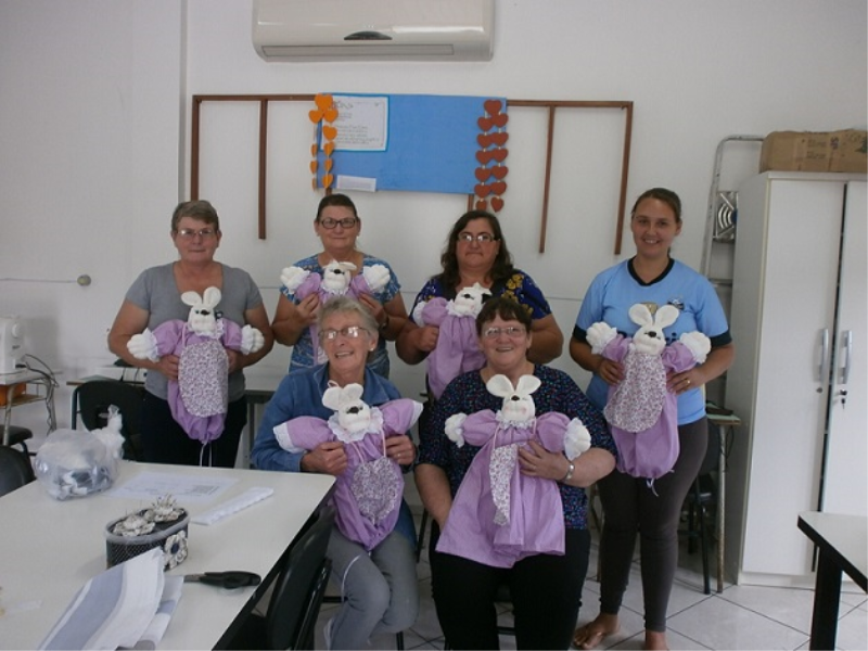 Oficinas da Assistência Social promovem desenvolvimento, aprendizagem, trabalho em grupo e convivência para os participantes