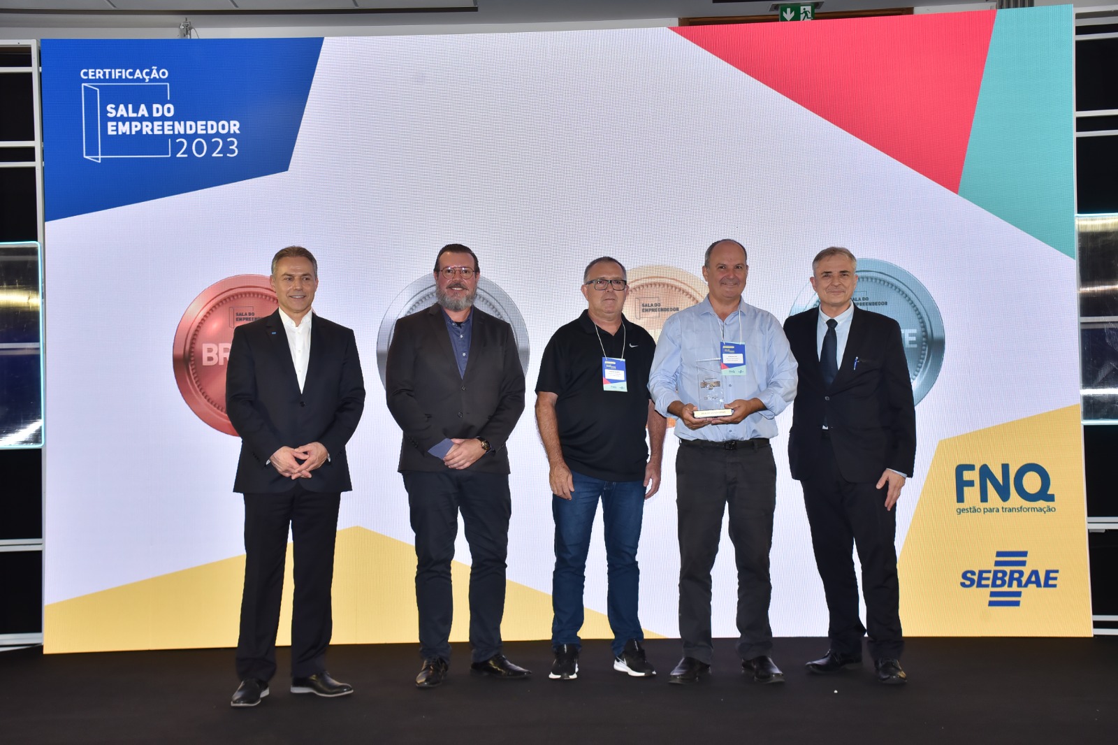  Sala do empreendedor é contemplada com troféu