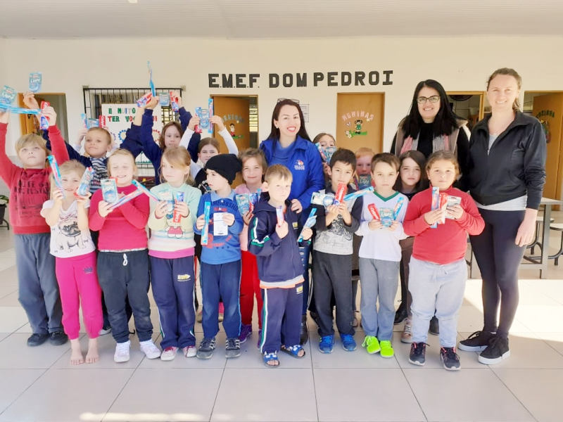 Alunos da rede Municipal de Ensino receberam kit de higiene bucal