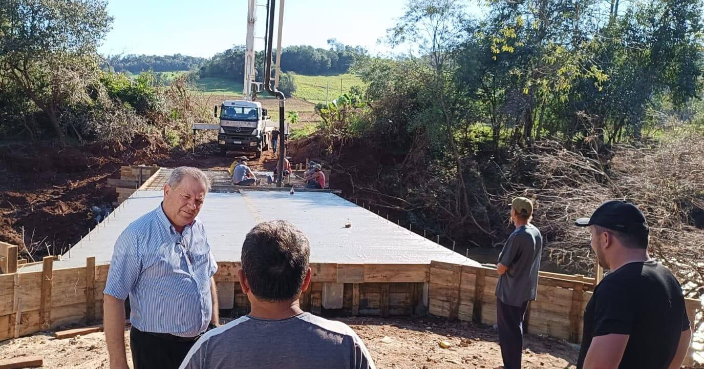 <p>Obras no Interior</p>
