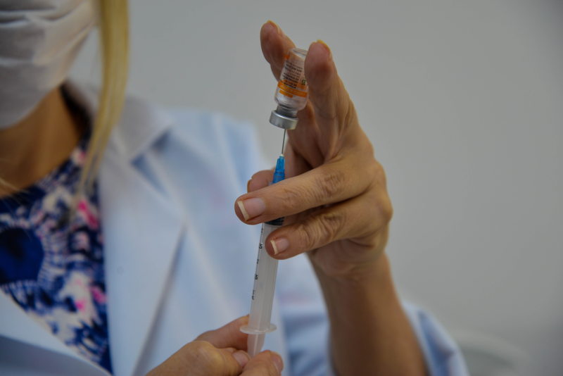 NOVA CANDELÁRIA APLICA PRIMEIRAS DOSES DA VACINA CONTRA A COVID-19