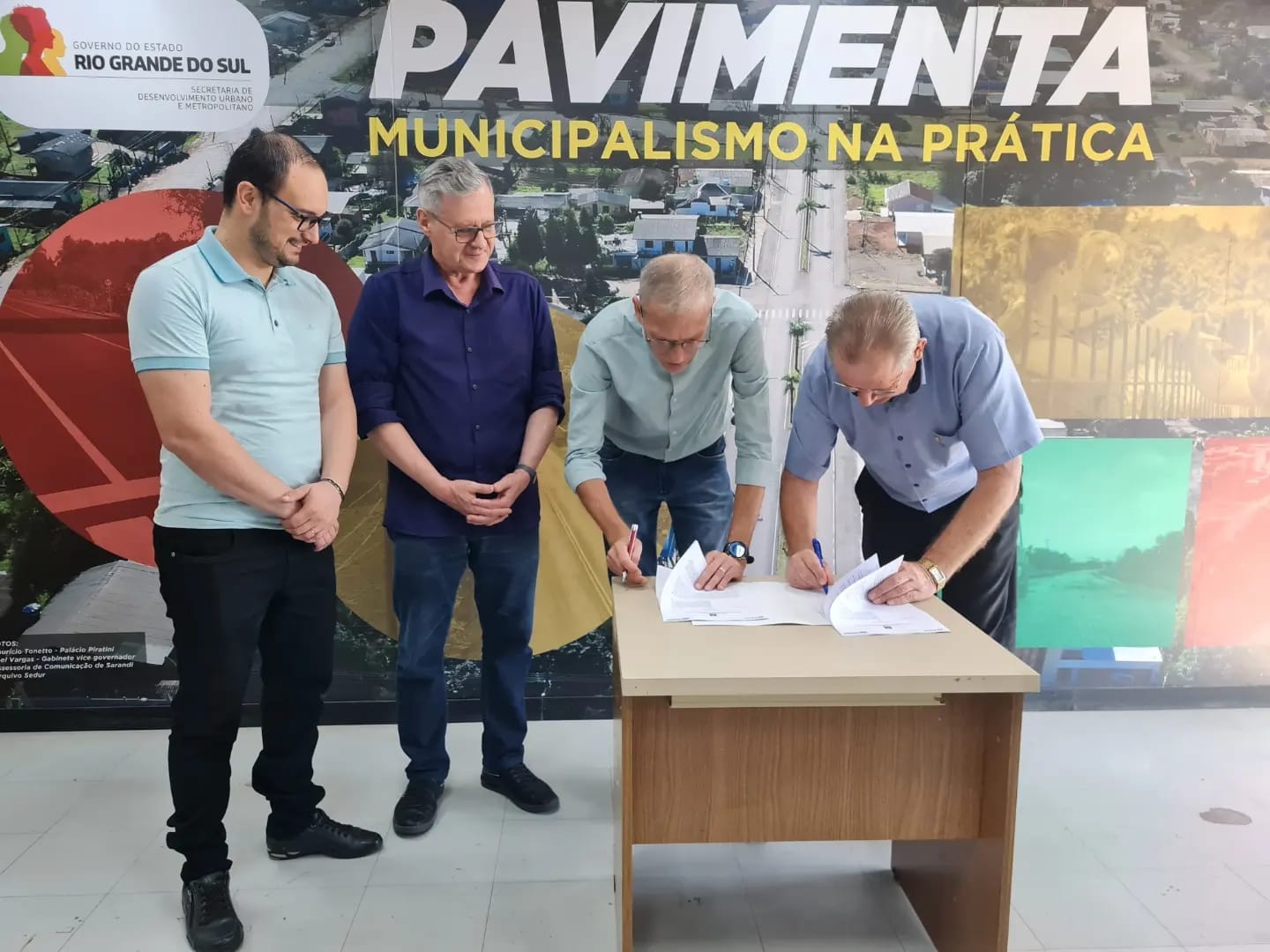 <p>&nbsp;Mais Pavimenta&ccedil;&atilde;o</p>