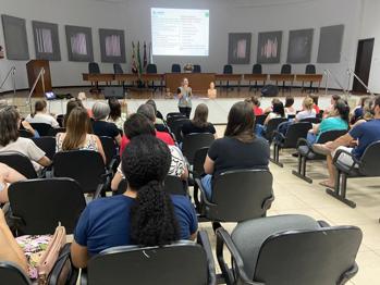 <p>Profissionais da Educa&ccedil;&atilde;o participam de palestra sobre Primeiros Socorros em Nova Candel&aacute;ria</p>