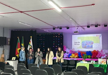 <p><strong>Professoras de Nova Candel&aacute;ria apresentam pr&aacute;ticas inspiradoras no Semin&aacute;rio Final do Curso de Leitura e Escrita na Educa&ccedil;&atilde;o Infantil</strong></p>