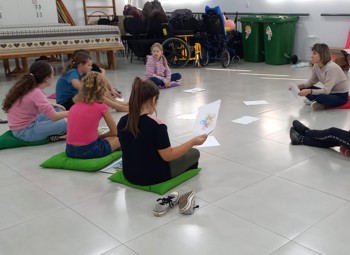 <p style="margin: 0cm;"><strong><span style="font-family: 'Arial',sans-serif; color: black;">ECA completa 35 anos: marco na prote&ccedil;&atilde;o de crian&ccedil;as e adolescentes &eacute; celebrado em atividades educativas em Nova Candel&aacute;ria</span></strong></p>