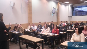 <p><strong>Representantes de Nova Candel&aacute;ria participam de forma&ccedil;&atilde;o sobre transporte escolar em Porto Alegre</strong></p>