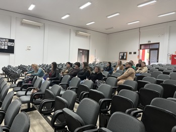 <p><strong>Educa&ccedil;&atilde;o de Nova Candel&aacute;ria promove forma&ccedil;&atilde;o docente voltada &agrave; inova&ccedil;&atilde;o e &agrave; tecnologia</strong></p>