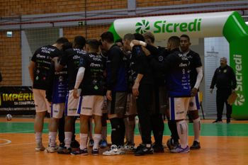 <p><strong>Gin&aacute;sio Municipal</strong><strong> de Nova Candel&aacute;ria</strong><strong> recebe rodada do Gauch&atilde;o S&eacute;rie Prata com vit&oacute;ria do S&atilde;o Jos&eacute; Futsal diante da AGSL</strong></p>