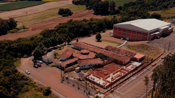 <p><strong>Nova Candel&aacute;ria firma acordo com o Sicredi Confian&ccedil;a para implantar Cooperativa Escolar</strong></p>