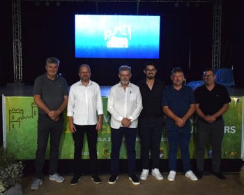 <p style="margin: 0cm;"><strong><span style="font-family: 'Arial',sans-serif; color: black;">Prefeito de Nova Candel&aacute;ria e autoridades prestigiam abertura do III Festival Internacional de Folclore em Crissiumal</span></strong></p>