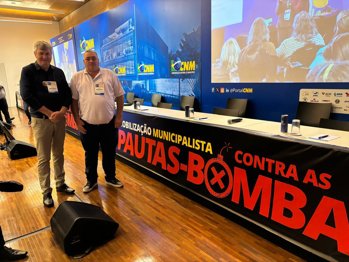 <p><strong>Amufron participa de mobiliza&ccedil;&atilde;o da CNM em Bras&iacute;lia contra &ldquo;pautas-bomba&rdquo; que amea&ccedil;am finan&ccedil;as municipais</strong></p>