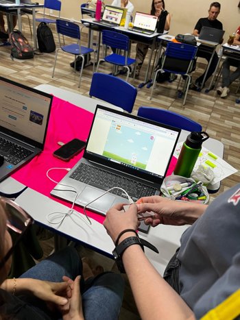 <p><strong>Professores de Nova Candel&aacute;ria participam de forma&ccedil;&atilde;o continuada em BNCC Computa&ccedil;&atilde;o</strong></p>