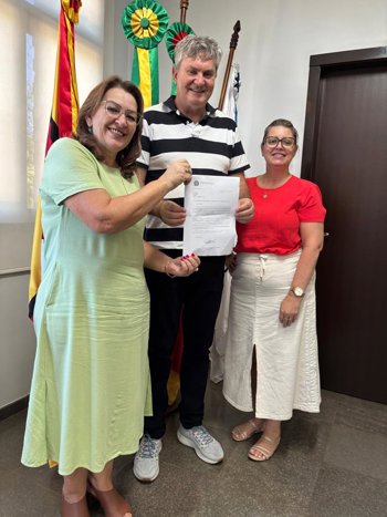 <strong>Nova Candel&aacute;ria recebe emenda parlamentar de R$ 200 mil para aquisi&ccedil;&atilde;o de m&aacute;quinas e equipamentos</strong>