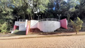 <strong>Reforma e pintura da Gruta receber&aacute; investimento de R$ 44 mil em Nova Candel&aacute;ria</strong>
