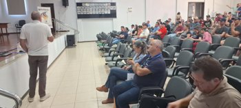 <strong>Institui&ccedil;&otilde;es e agricultores discutem manejo do solo em Nova Candel&aacute;ria</strong>