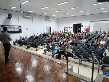 <strong>Inf&acirc;ncia em Risco: O uso de telas em debate com as fam&iacute;lias</strong>