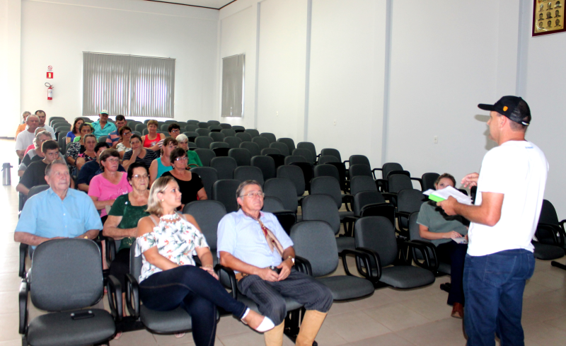 PRODUTORES DE NOVA CANDELÁRIA PARTICIPAM DE PALESTRA NO CENTRO MULTIUSO