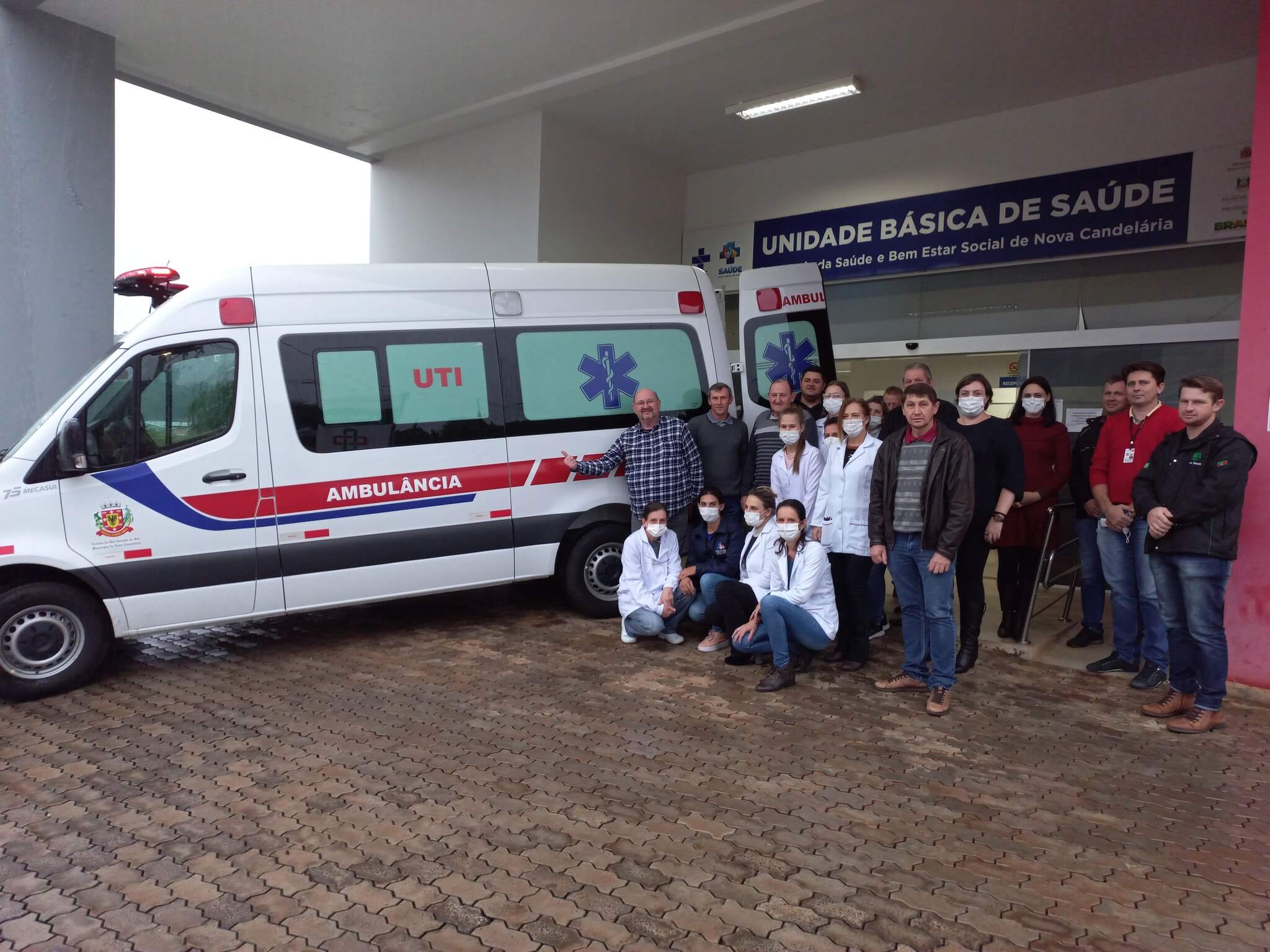 ENTREGA OFICIAL - AMBULÂNCIA UTI MÓVEL