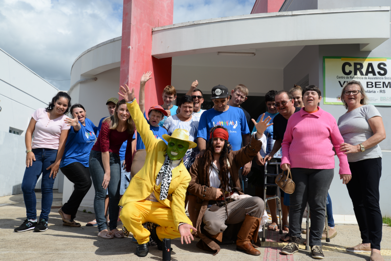 Homem Aranha, Jack Sparrow, Máscara, Chapeleiro e Darth Vader participaram do início das atividades do CRAS 