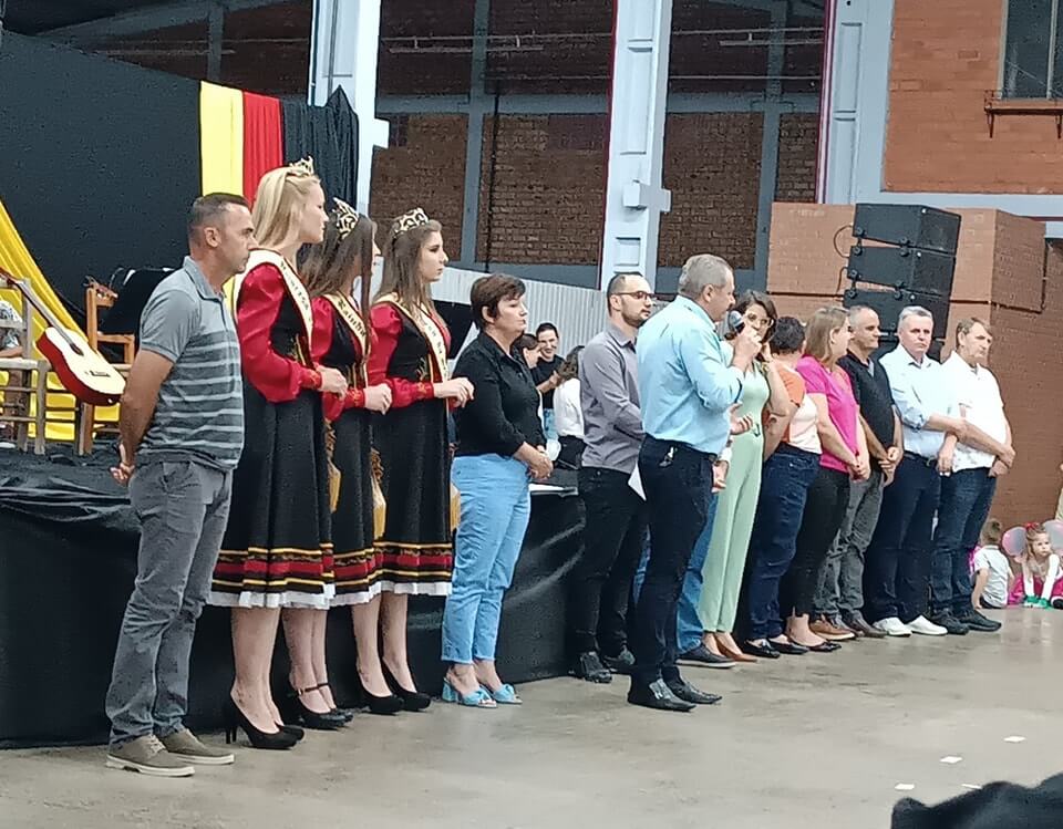 apresentações na noite cultural
