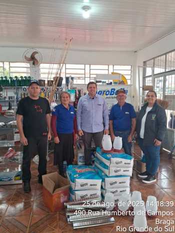 <p><strong>BRAGA/RS REALIZA ENTREGA DE GALINHAS POEDEIRAS E INSUMOS PARA AGRICULTORES DO MUNIC&Iacute;PIO.</strong></p>