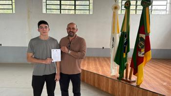 <p>JOVENS DISPENSADOS DO SERVIÇO MILITAR REALIZAM JURAMENTO À BANDEIRA</p>