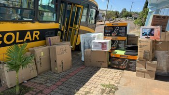 INVESTIMENTO NA EDUCA&Ccedil;&Atilde;O: ENTREGA DE MATERIAIS E EQUIPAMENTOS &Agrave;S ESCOLAS MUNICIPAIS