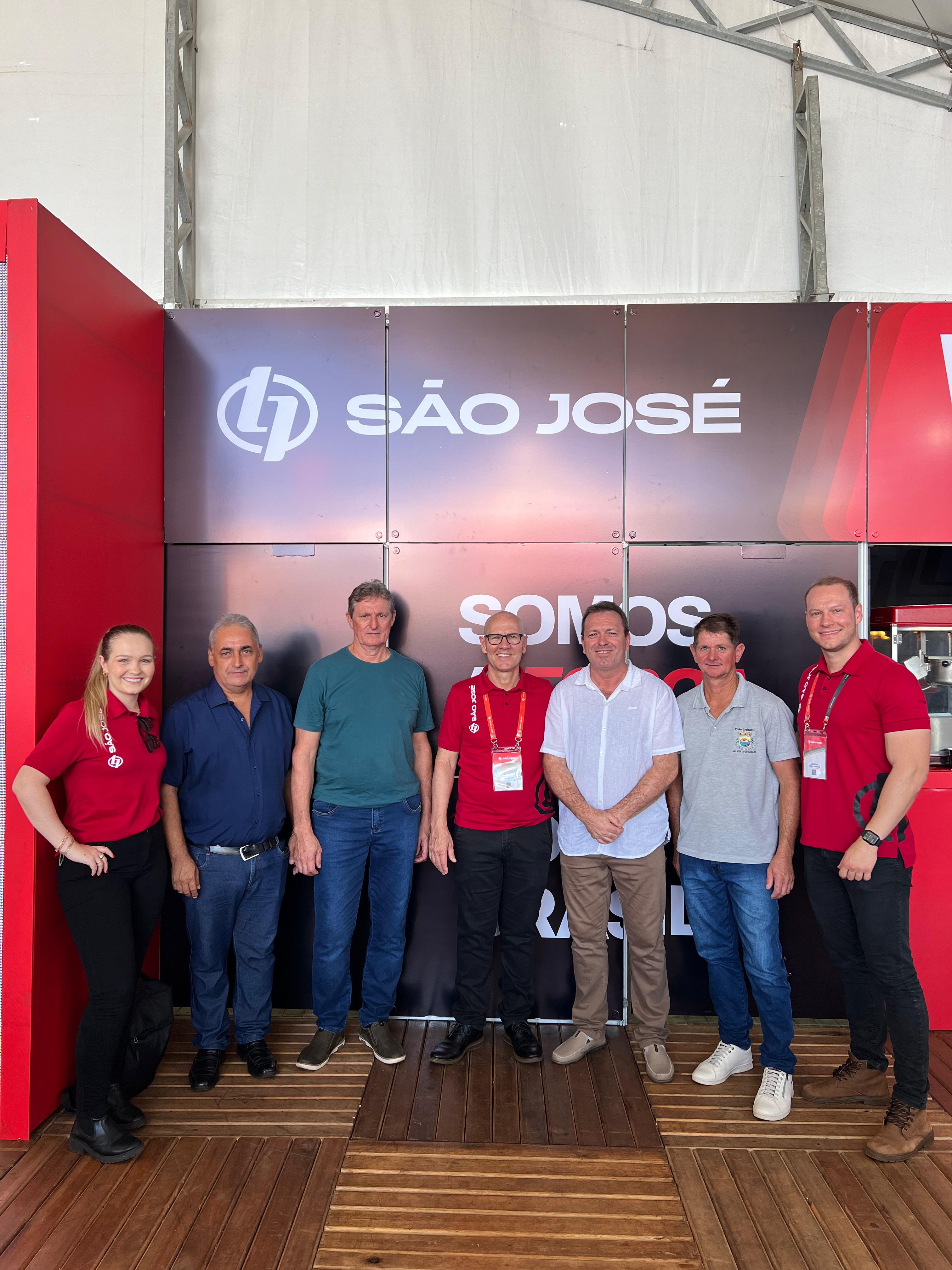VISITA DO EXECUTIVO E LEGISLATIVO INHACORENSE À EXPODIRETO 2024