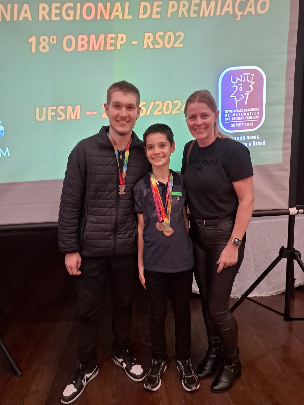 <p>ESTUDANTES DO MUNICIPIO RECEBEM PREMIA&Ccedil;&Atilde;O EM MATEM&Aacute;TICA</p>
