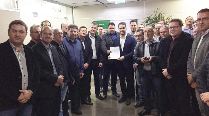 FAMURS PEDE APOIO AO GOVERNADOR PARA OBTER RECURSOS PARA OS MUNICÍPIOS SEM ACESSO ASFÁLTICO