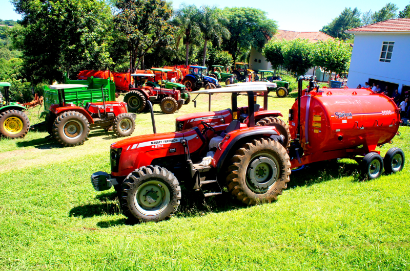 ENTREGA 10 NOVAS MÁQUINAS AGRÍCOLAS ATRAVÉS DE EMENDA PARLAMENTAR E CONSULTA POPULAR