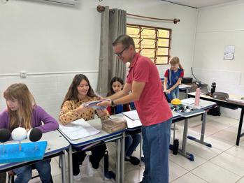 <p>Entrega de Uniformes Escolares na Rede Municipal de Ensino</p>