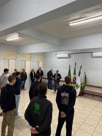 <p><strong>17 jovens prestam juramento &agrave; Bandeira</strong></p>