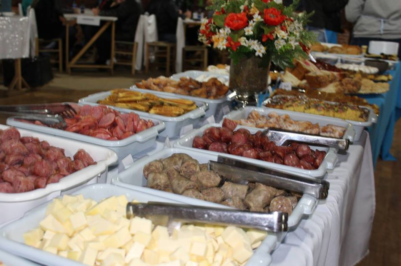 1º Café Colonial agrada participantes pela variedade de pratos   