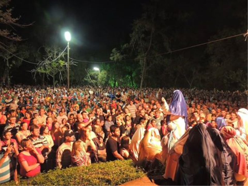 Encenação da Paixão Morte e Ressurreição de Cristo mobiliza comunidade