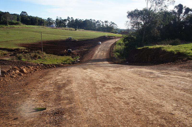 OBRA DE MELHORIA DE INFRAESTRUTURA VIÁRIA É CONCLUÍDA