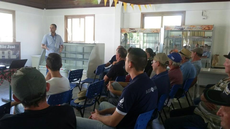 Produtores rurais de Campinas das Missões visitam cenário agroindustrial inhacorense